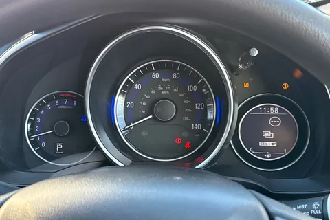 SR69JZV Honda Jazz 1.3 i-VTEC SE CVT Euro 6 (s/s) 5dr Thumbnail #39