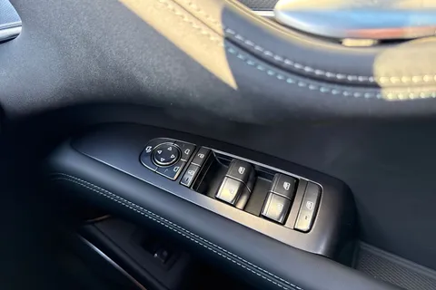 LJ74TWT BYD Sealion 7 82.5kWh Design Auto AWD 5dr Thumbnail #17