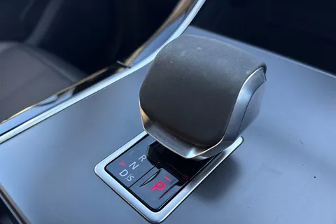 KP24CZN Land Rover Range Rover Velar 3.0 D300 Dynamic SE 5dr Thumbnail #14