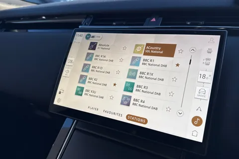 KP24CZN Land Rover Range Rover Velar 3.0 D300 Dynamic SE 5dr Thumbnail #36