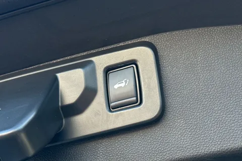 MH24DDJ Renault Austral 1.2 E-TECH techno esprit Alpine Auto Euro 6 (s/s) 5dr Thumbnail #37