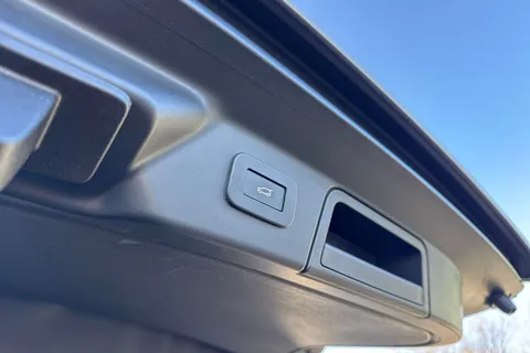 VX23TZB Land Rover R-Rover Velar Dyn Hse D M 3.0 D300 MHEV Dynamic HSE SUV 5dr Diesel Auto 4WD Euro 6 (s/s) (300 ps) Thumbnail #28