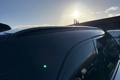 VX23TZB Land Rover R-Rover Velar Dyn Hse D M 3.0 D300 MHEV Dynamic HSE SUV 5dr Diesel Auto 4WD Euro 6 (s/s) (300 ps) Thumbnail #29