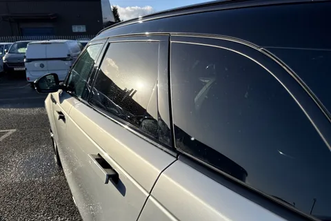 VX23TZB Land Rover R-Rover Velar Dyn Hse D M 3.0 D300 MHEV Dynamic HSE SUV 5dr Diesel Auto 4WD Euro 6 (s/s) (300 ps) Thumbnail #33