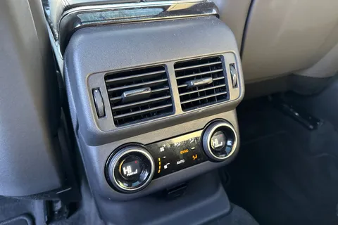 VX23TZB Land Rover R-Rover Velar Dyn Hse D M 3.0 D300 MHEV Dynamic HSE SUV 5dr Diesel Auto 4WD Euro 6 (s/s) (300 ps) Thumbnail #36