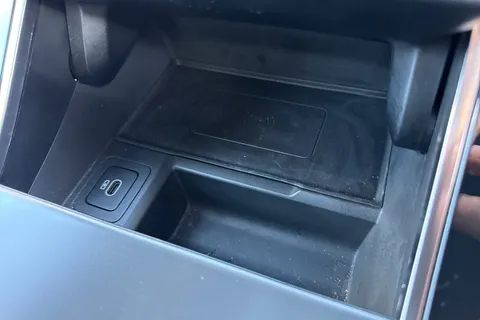 VX23TZB Land Rover R-Rover Velar Dyn Hse D M 3.0 D300 MHEV Dynamic HSE SUV 5dr Diesel Auto 4WD Euro 6 (s/s) (300 ps) Thumbnail #41