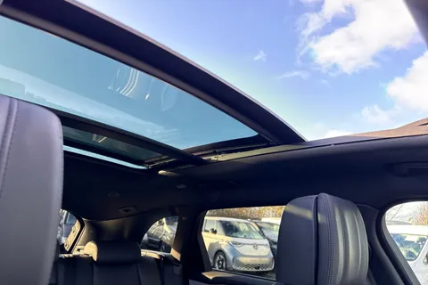 VX23TZB Land Rover R-Rover Velar Dyn Hse D M 3.0 D300 MHEV Dynamic HSE SUV 5dr Diesel Auto 4WD Euro 6 (s/s) (300 ps) Thumbnail #48