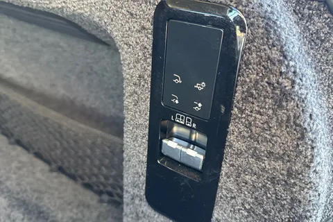 KS24WCK Land Rover Range Rover 3.0 P460e HSE 5dr Thumbnail #29