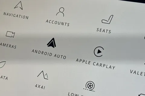 KS24WCK Land Rover Range Rover 3.0 P460e HSE 5dr Thumbnail #39