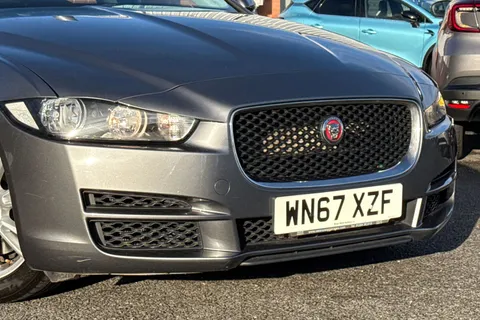 WN67XZF Jaguar XE 2.0i Prestige Auto Euro 6 (s/s) 4dr Thumbnail #8