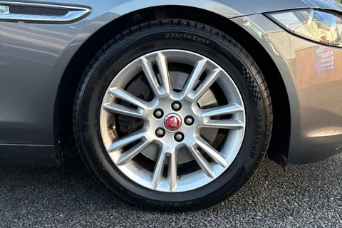 WN67XZF Jaguar XE 2.0i Prestige Auto Euro 6 (s/s) 4dr Thumbnail #9