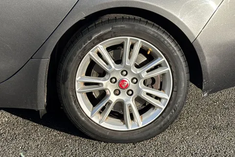 WN67XZF Jaguar XE 2.0i Prestige Auto Euro 6 (s/s) 4dr Thumbnail #11