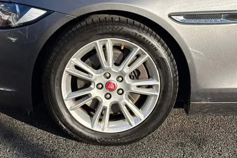 WN67XZF Jaguar XE 2.0i Prestige Auto Euro 6 (s/s) 4dr Thumbnail #12