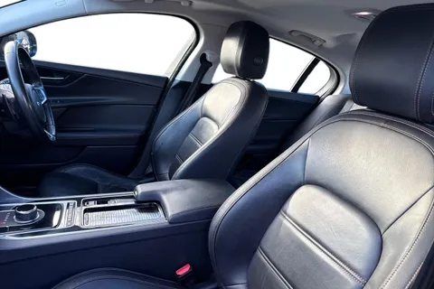 WN67XZF Jaguar XE 2.0i Prestige Auto Euro 6 (s/s) 4dr Thumbnail #15