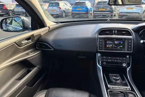 WN67XZF Jaguar XE 2.0i Prestige Auto Euro 6 (s/s) 4dr Thumbnail #19