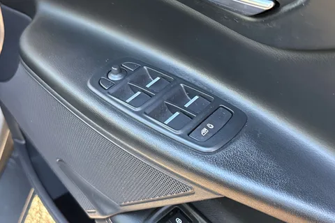 WN67XZF Jaguar XE 2.0i Prestige Auto Euro 6 (s/s) 4dr Thumbnail #20