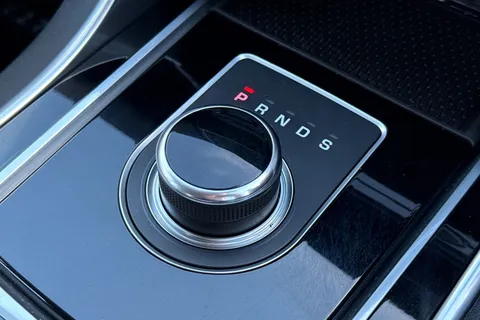 WN67XZF Jaguar XE 2.0i Prestige Auto Euro 6 (s/s) 4dr Thumbnail #22