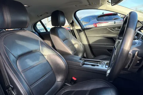 WN67XZF Jaguar XE 2.0i Prestige Auto Euro 6 (s/s) 4dr Thumbnail #23