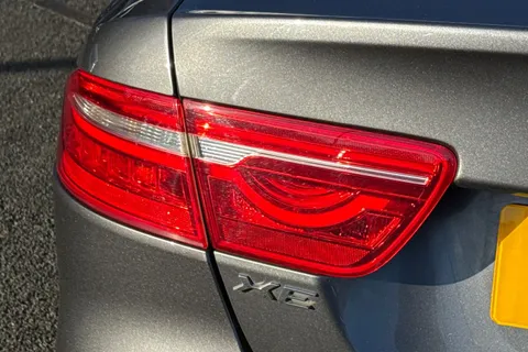 WN67XZF Jaguar XE 2.0i Prestige Auto Euro 6 (s/s) 4dr Thumbnail #24