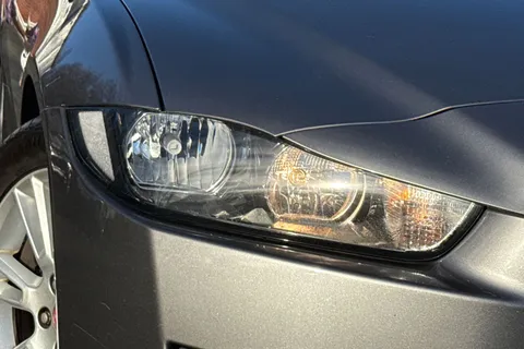 WN67XZF Jaguar XE 2.0i Prestige Auto Euro 6 (s/s) 4dr Thumbnail #28