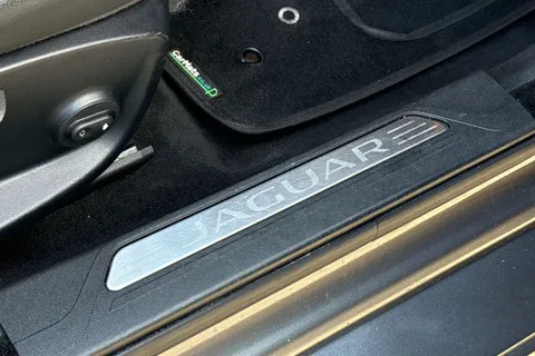 WN67XZF Jaguar XE 2.0i Prestige Auto Euro 6 (s/s) 4dr Thumbnail #32