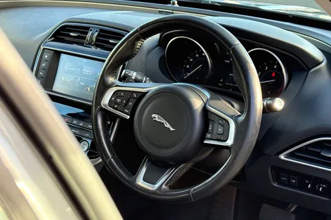 WN67XZF Jaguar XE 2.0i Prestige Auto Euro 6 (s/s) 4dr Thumbnail #33