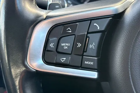 WN67XZF Jaguar XE 2.0i Prestige Auto Euro 6 (s/s) 4dr Thumbnail #40