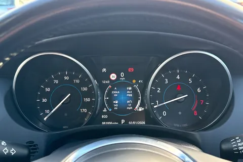 WN67XZF Jaguar XE 2.0i Prestige Auto Euro 6 (s/s) 4dr Thumbnail #42