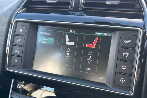 WN67XZF Jaguar XE 2.0i Prestige Auto Euro 6 (s/s) 4dr Thumbnail #45