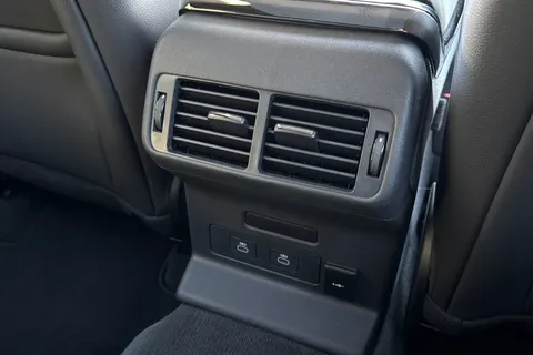 KP24CZN Land Rover Range Rover Velar 3.0 D300 Dynamic SE 5dr Thumbnail #19