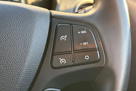 34 of 47 for HYUNDAI I10 1.0 Premium 5dr