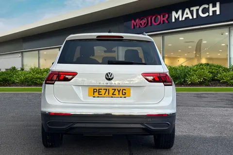 PE71ZYG Volkswagen Tiguan 2.0 TDI Life Euro 6 (s/s) 5dr Thumbnail #5