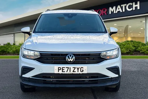 PE71ZYG Volkswagen Tiguan 2.0 TDI Life Euro 6 (s/s) 5dr Thumbnail #6