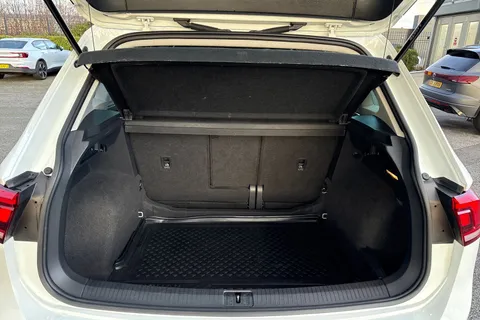 PE71ZYG Volkswagen Tiguan 2.0 TDI Life Euro 6 (s/s) 5dr Thumbnail #7