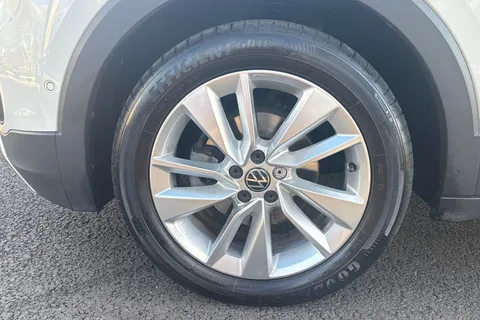 YD22HZJ Volkswagen T-Cross 1.0 TSI 110 SE 5dr **PARK ASSIST** Thumbnail #10