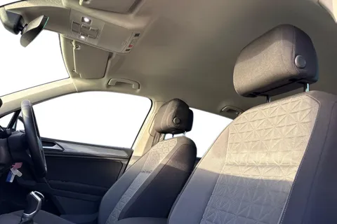 PE71ZYG Volkswagen Tiguan 2.0 TDI Life Euro 6 (s/s) 5dr Thumbnail #16