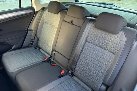 PE71ZYG Volkswagen Tiguan 2.0 TDI Life Euro 6 (s/s) 5dr Thumbnail #19