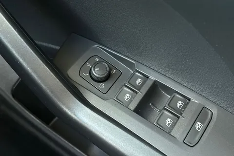 YD22HZJ Volkswagen T-Cross 1.0 TSI 110 SE 5dr **PARK ASSIST** Thumbnail #20