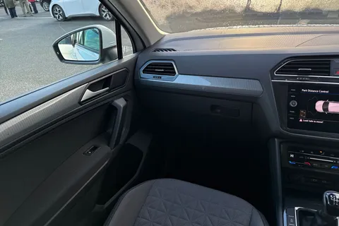 PE71ZYG Volkswagen Tiguan 2.0 TDI Life Euro 6 (s/s) 5dr Thumbnail #20