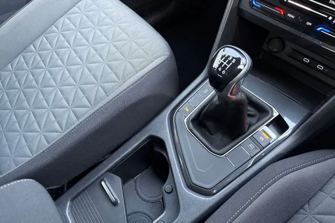 PE71ZYG Volkswagen Tiguan 2.0 TDI Life Euro 6 (s/s) 5dr Thumbnail #23