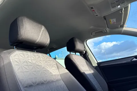 PE71ZYG Volkswagen Tiguan 2.0 TDI Life Euro 6 (s/s) 5dr Thumbnail #24