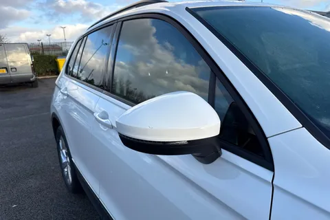 PE71ZYG Volkswagen Tiguan 2.0 TDI Life Euro 6 (s/s) 5dr Thumbnail #25