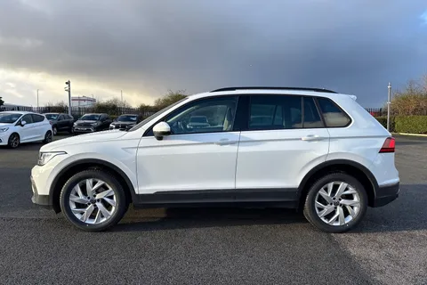 PE71ZYG Volkswagen Tiguan 2.0 TDI Life Euro 6 (s/s) 5dr Thumbnail #30