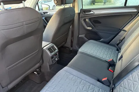 PE71ZYG Volkswagen Tiguan 2.0 TDI Life Euro 6 (s/s) 5dr Thumbnail #32