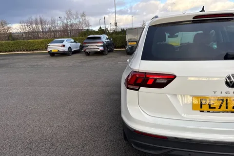 PE71ZYG Volkswagen Tiguan 2.0 TDI Life Euro 6 (s/s) 5dr Thumbnail #35