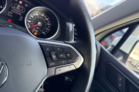 PE71ZYG Volkswagen Tiguan 2.0 TDI Life Euro 6 (s/s) 5dr Thumbnail #39