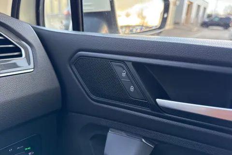 PE71ZYG Volkswagen Tiguan 2.0 TDI Life Euro 6 (s/s) 5dr Thumbnail #41