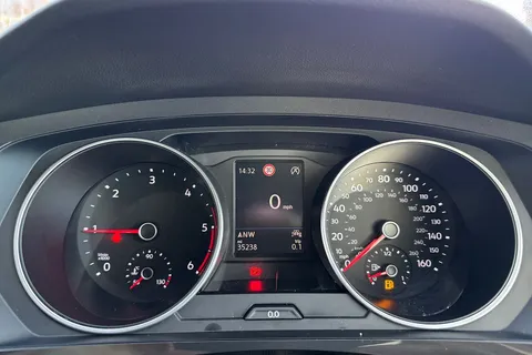 PE71ZYG Volkswagen Tiguan 2.0 TDI Life Euro 6 (s/s) 5dr Thumbnail #43