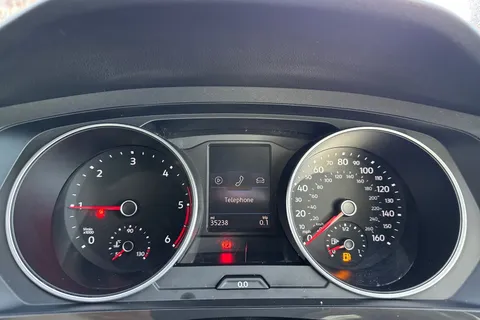PE71ZYG Volkswagen Tiguan 2.0 TDI Life Euro 6 (s/s) 5dr Thumbnail #44