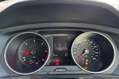 PE71ZYG Volkswagen Tiguan 2.0 TDI Life Euro 6 (s/s) 5dr Thumbnail #45